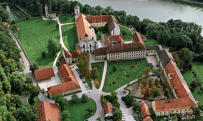 Das Kloster Raitenhaslach an der Salzach wird neuer Akademiestandort der TUM - Bild: Wolfgang Hopfgartner / Stadt Burghausen
