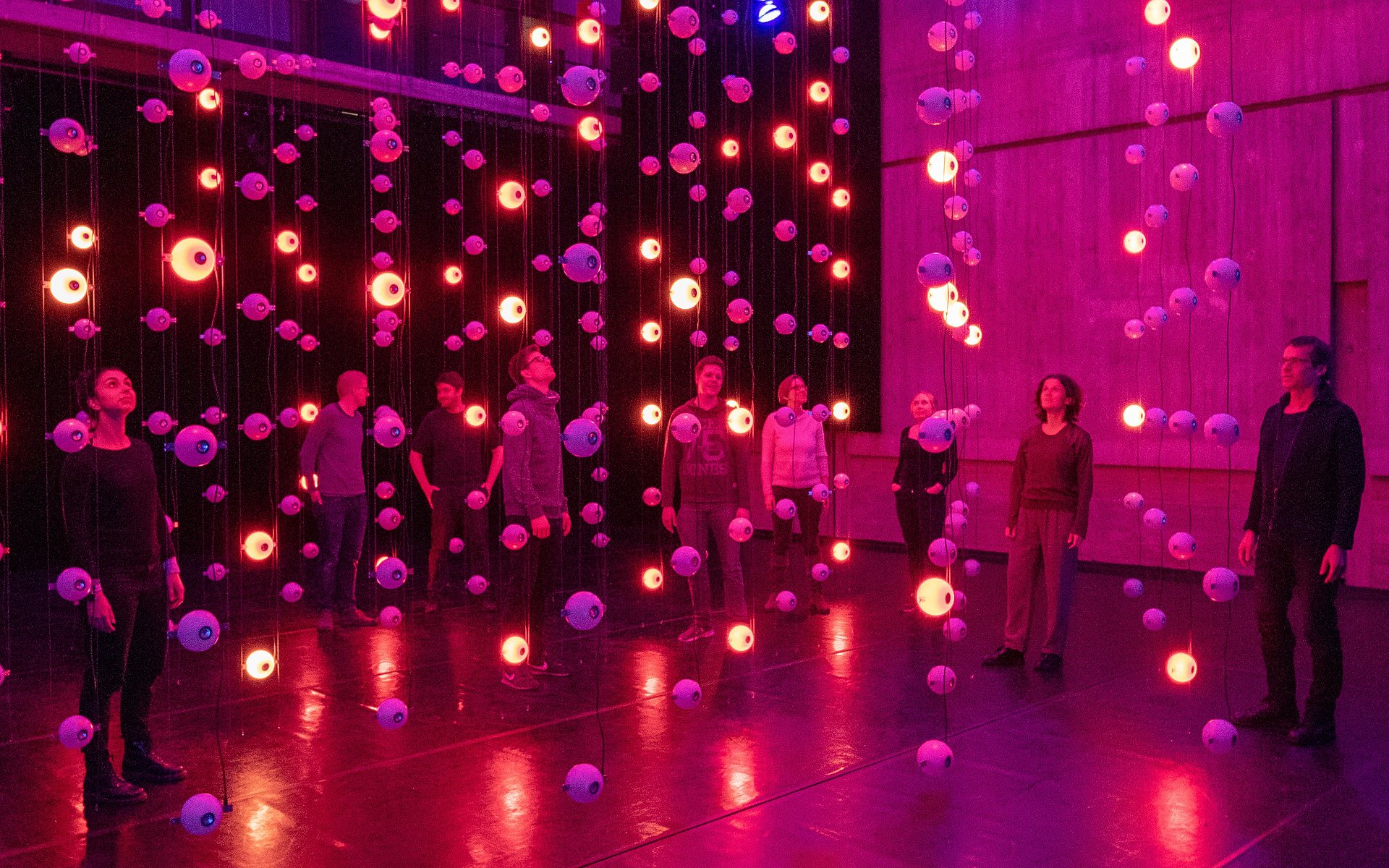 People at the IceCube installation at the "Reaktorhalle" Munich