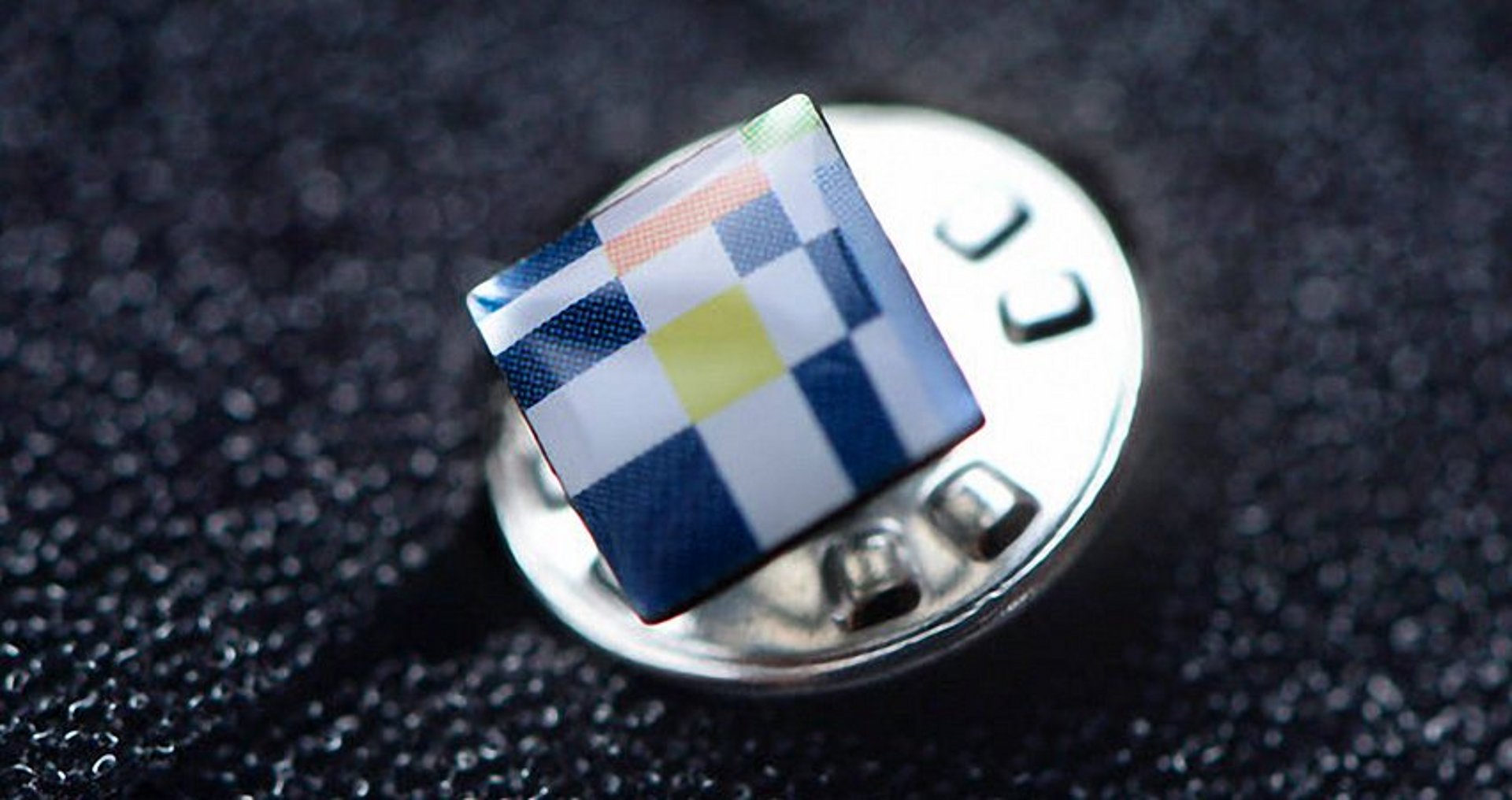 Members of acatech wear the logo of the academy on their lapel.