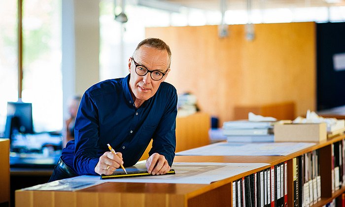 Since 2002, Hermann Kaufmann is professor for Architectural Design and Timber Construction at TUM. (Image: Martin Polt)