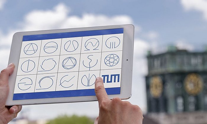 All faculties at a glance: the new app “TUM Interaktiv”. (Photo: Andreas Heddergott)
