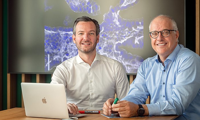 A research team led by Prof. Maximilian Reichert (left) and Prof. Andreas Bausch has developed a novel organoid model of pancreatic cancer.