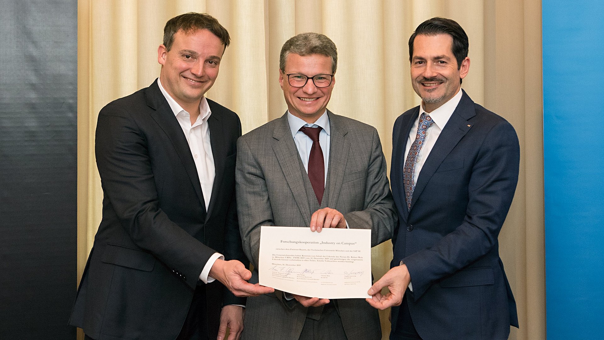 SAP Co-CEO Christian Klein, Science Minister Bernd Sibler, and TUM President Prof. Thomas F. Hofmann (from left) after signing the cooperation agreement.