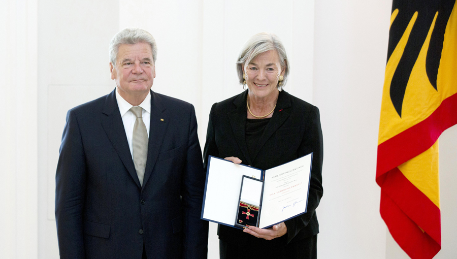 Bundespräsident Joachim Gauck und Dr. Hannemor Keidel (Foto: Bundesregierung/Gero Breloer)