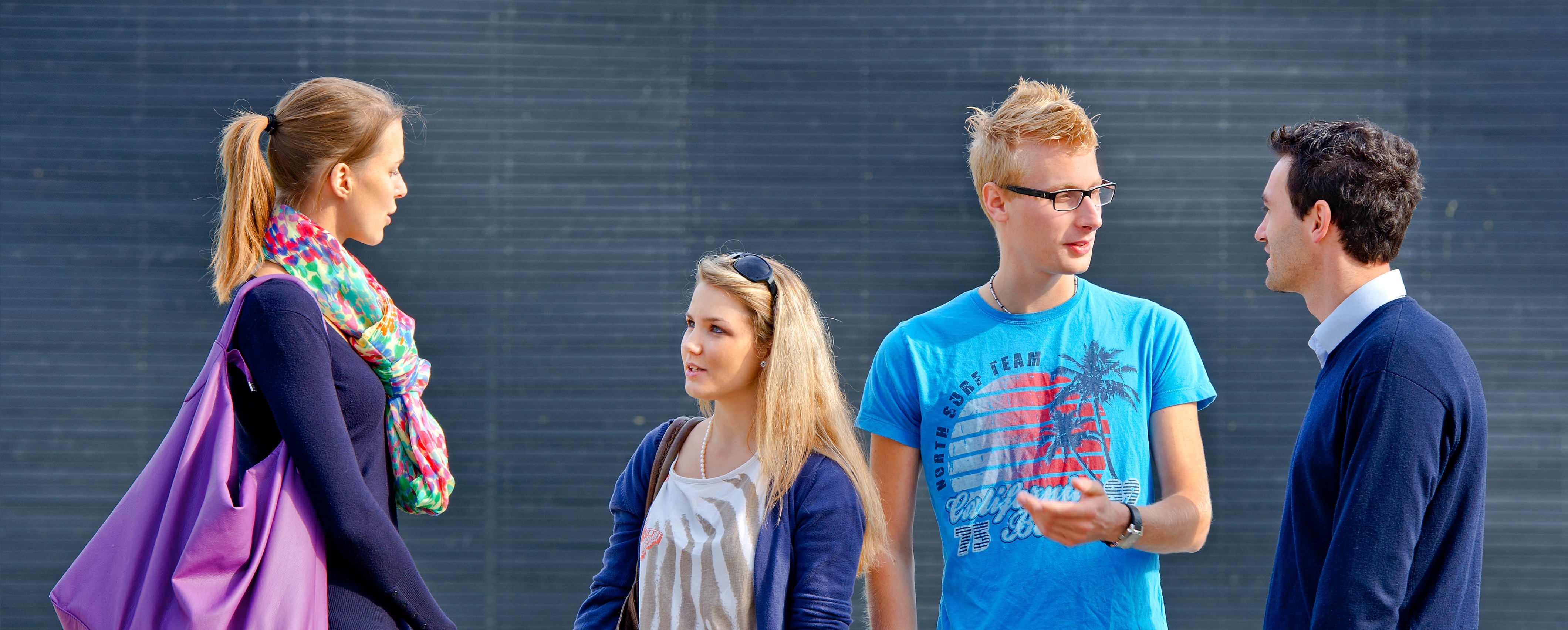 Students at university campus (Image: Andreas Heddergott/ TUM) Students at university campus (Image: Andreas Heddergott/ TUM)