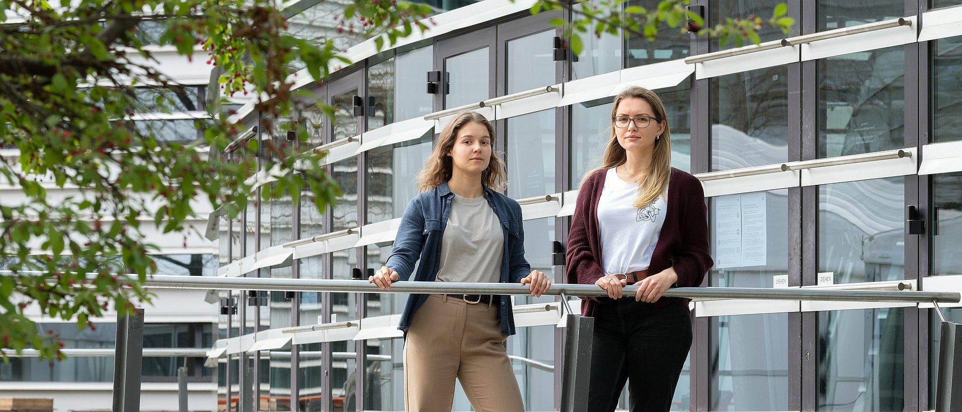 An unserer Universität studieren rund 300 junge Menschen aus der Ukraine, vier davon – Yaroslava Fedoryshyna und Myroslava Domanitska (im Bild) sowie Malika Sanhinova und Saviak Makas – teilen ihre Erlebnisse.