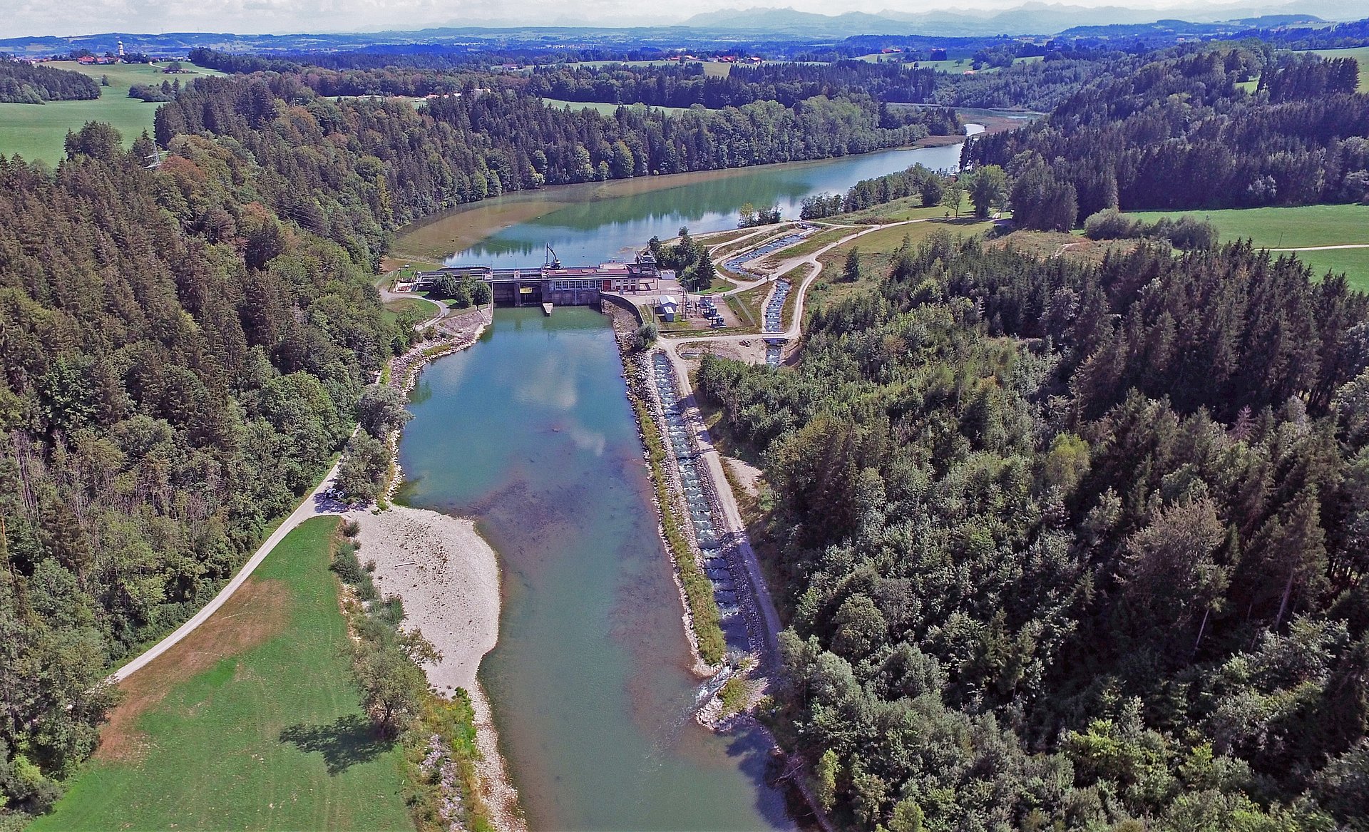 Das Wasserkraftwerk Altusried an der Iller.