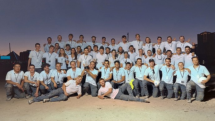 Das TUM-Boring-Team in Las Vegas mit der Trophäe für den Sieg bei "Not-a-Boring-Competition".