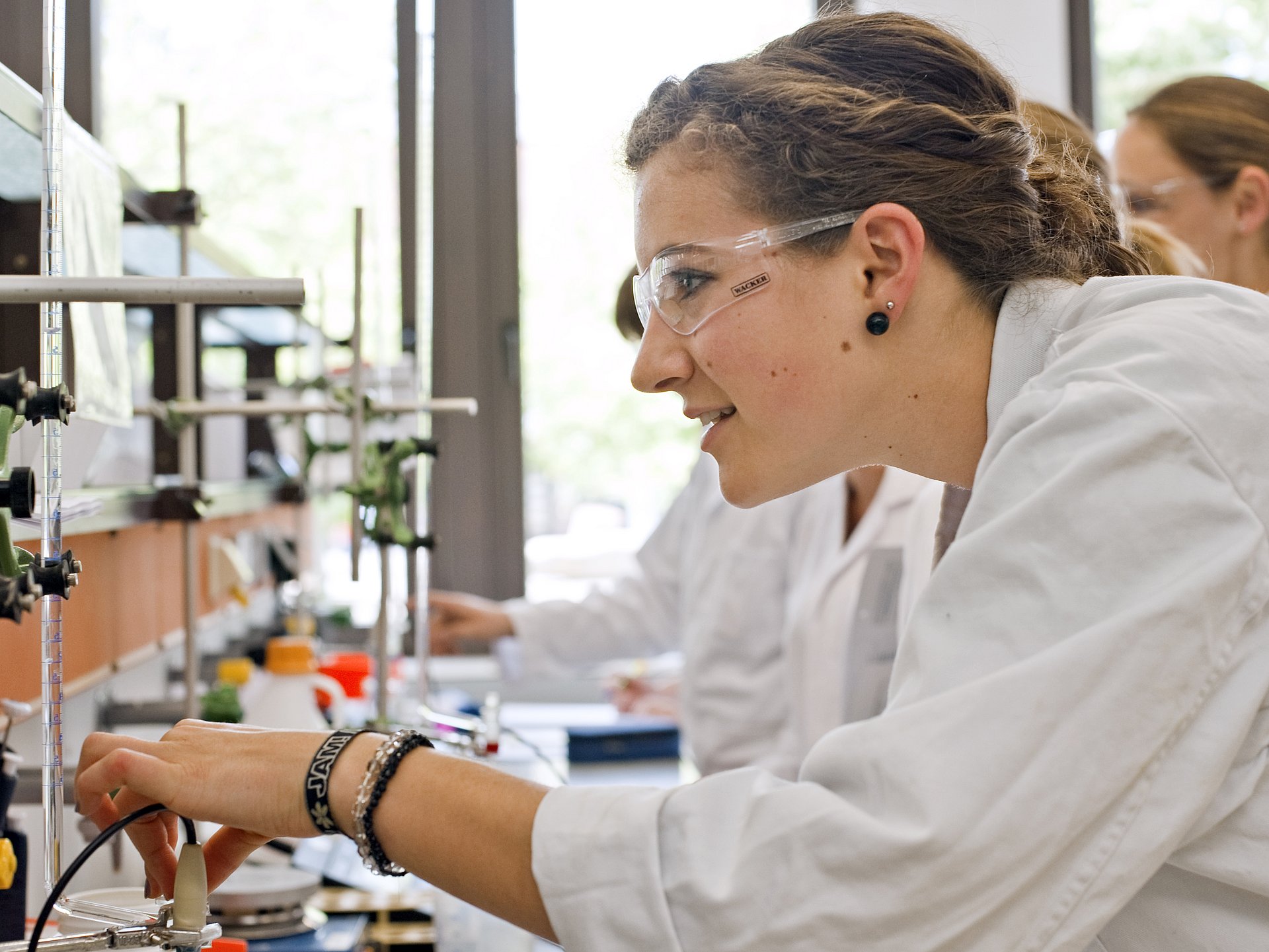 Die TUM bietet ein exzellentes Studium für Studierende aus dem In- und Ausland. (Bild: Astrid Eckert/TUM) Die TUM bietet ein exzellentes Studium für Studierende aus dem In- und Ausland. (Bild: Astrid Eckert/TUM)