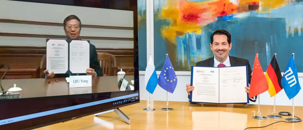 The Presidents Prof. Thomas F. Hofmann and Prof. Qiu Yong sign the partnership agreement during a video conference. 