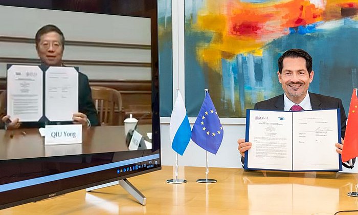 Die Präsidenten Prof. Thomas F. Hofmann und Prof. Qiu Yong unterzeichnen bei einer Videokonferenz das Partnerschaftsabkommen.