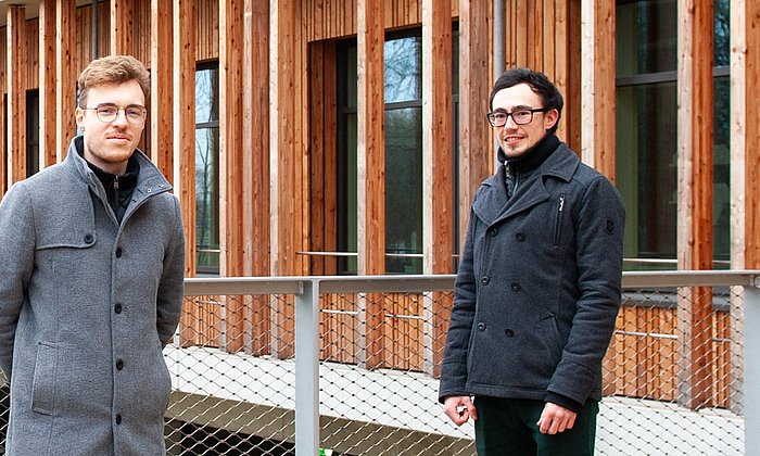 Adrian Heider und Jonathan Bauer (rechts) vom Green Office Straubing.