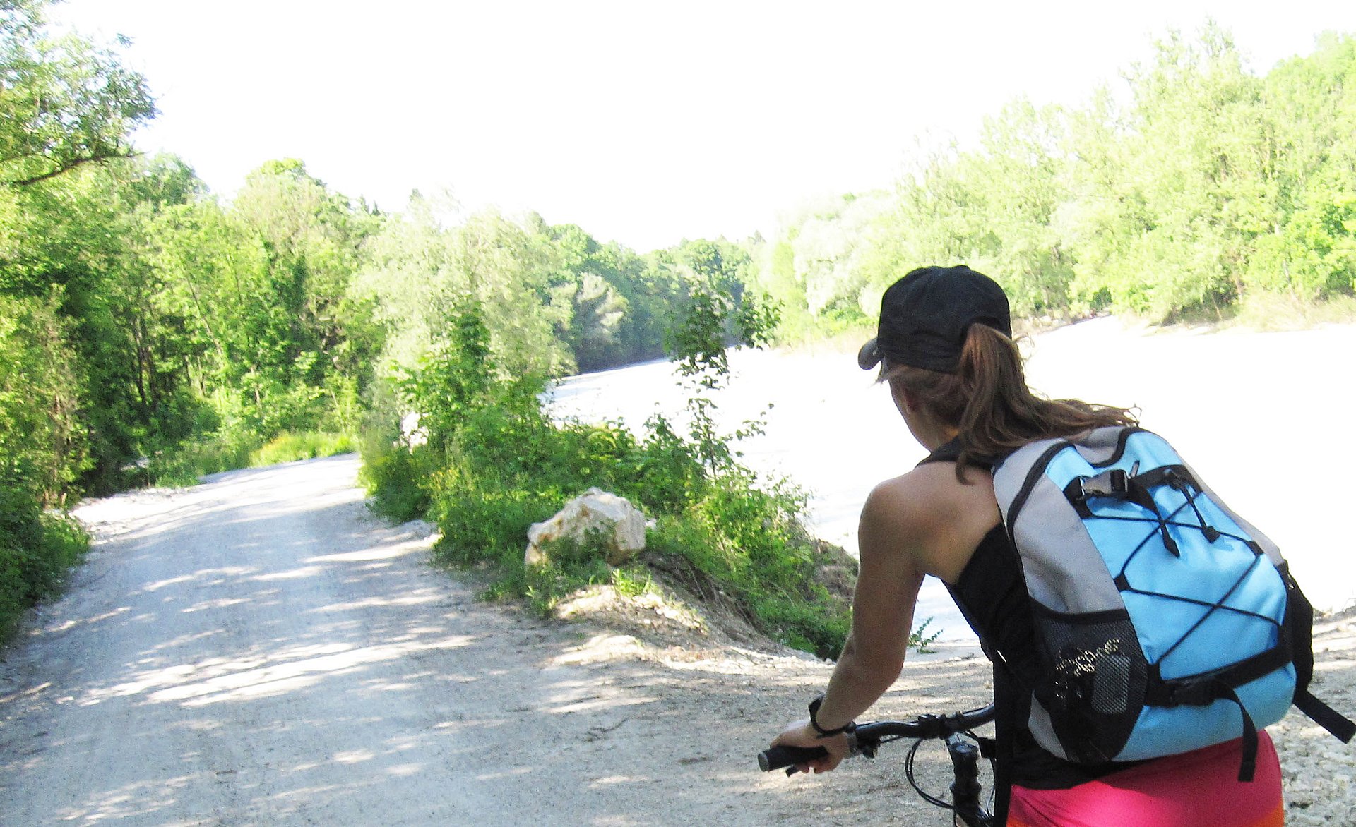 Radlerin an der Isar