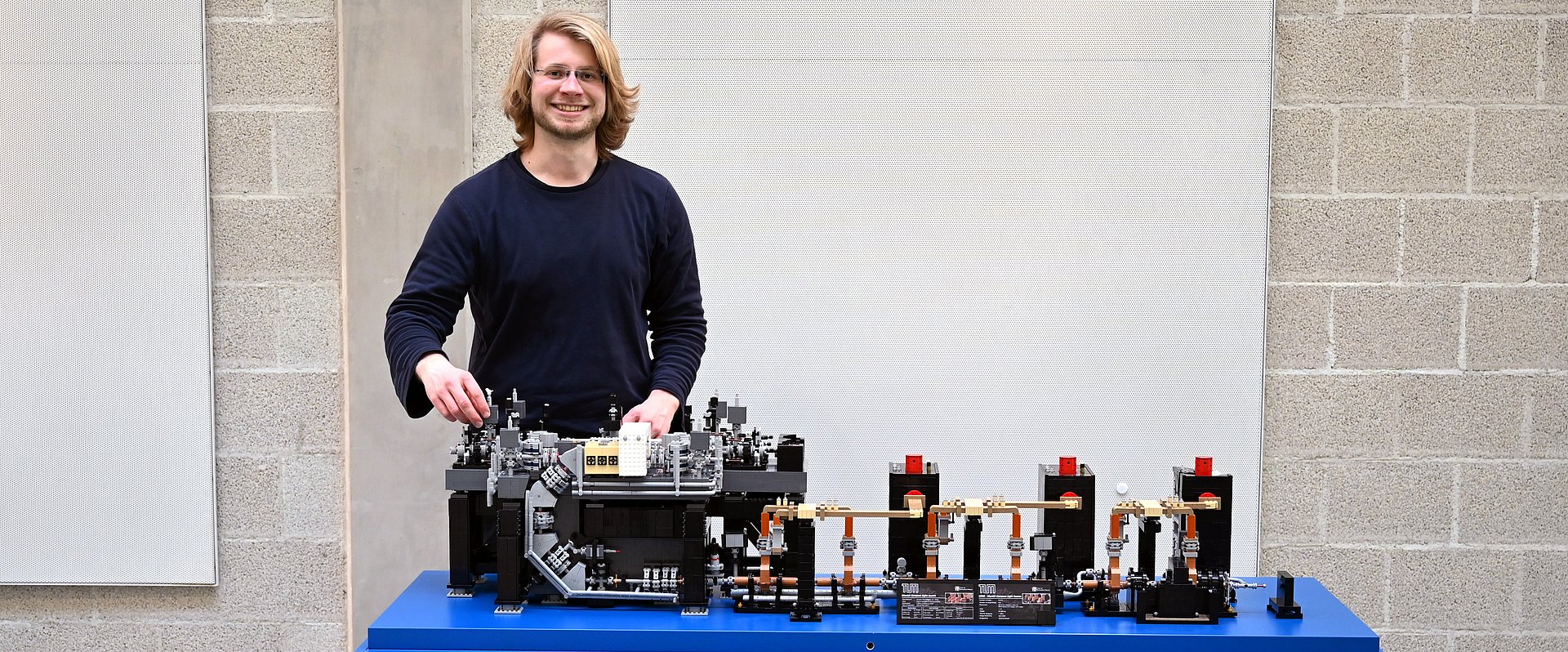 Johannes Brantl hat die Munich Compact Light Source, ein hochkomplexes Gerät zur Erzeugung von Röntgenstrahlen, in einem detaillierten Modell nachgebaut