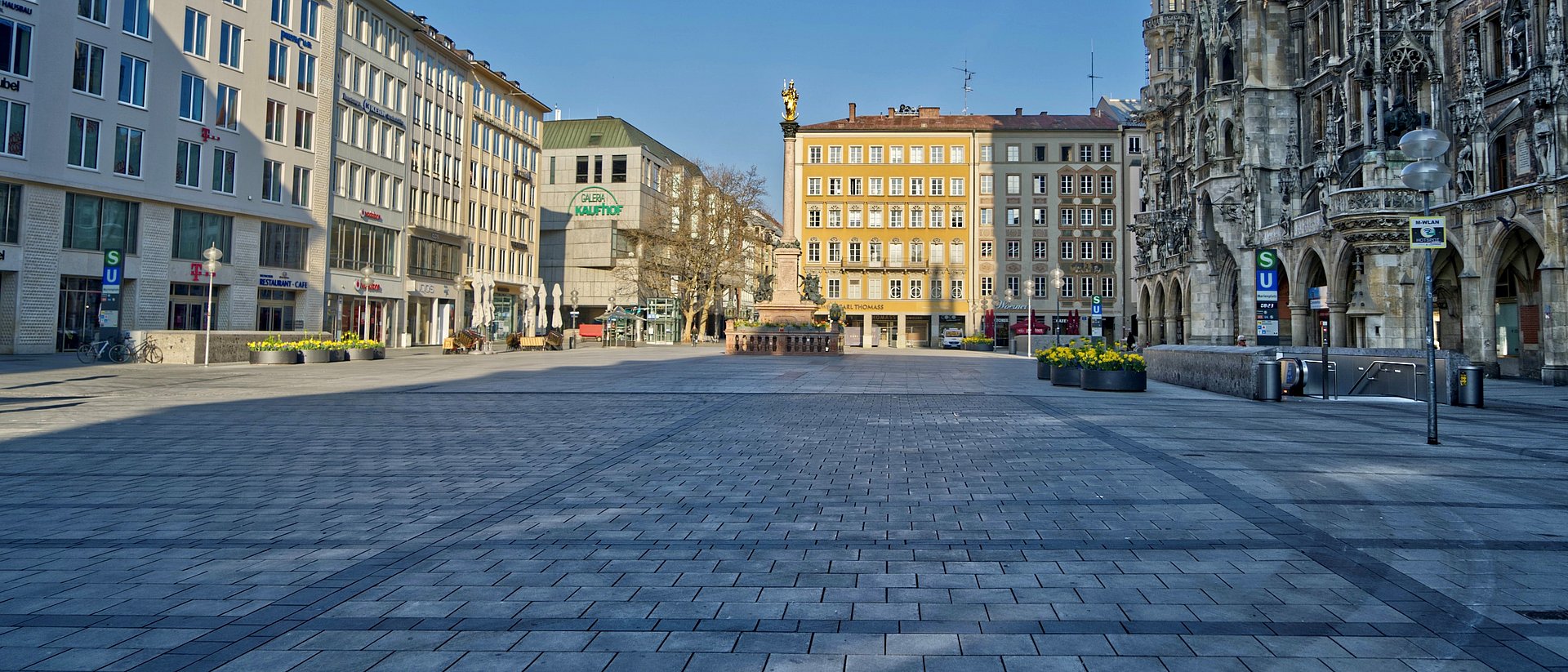 Munich's empty Marienplatz during the partial shutdown - in the COVID19 Lectures, researchers from TUM and the Klinikum rechts der Isar shed light on various aspects and effects of the pandemic.