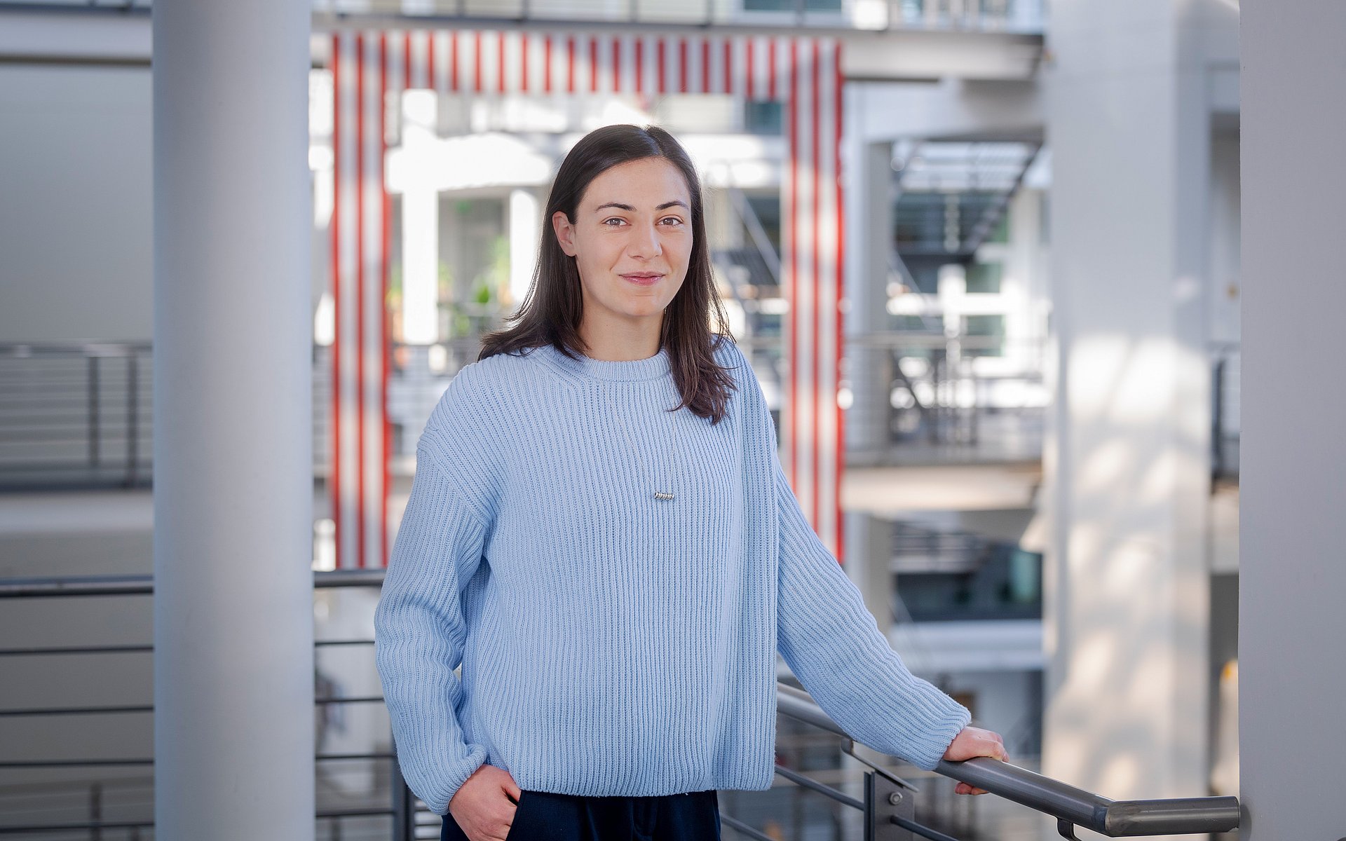 Studentin Maria Luisa Grohs schafft den Spagat zwischen Spitzenfußball beim FC Bayern und Maschinenbaustudium an der TUM.