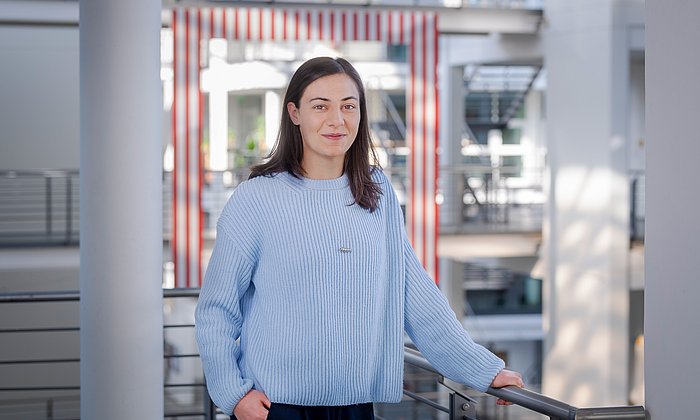 Studentin Maria Luisa Grohs schafft den Spagat zwischen Spitzenfußball beim FC Bayern und Maschinenbaustudium an der TUM.