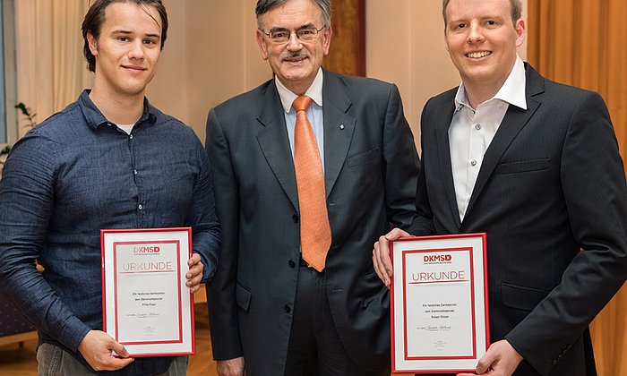 Von links: Philip Rapp, TUM-Präsident Wolfgang A. Herrmann, und Robert Rösler.