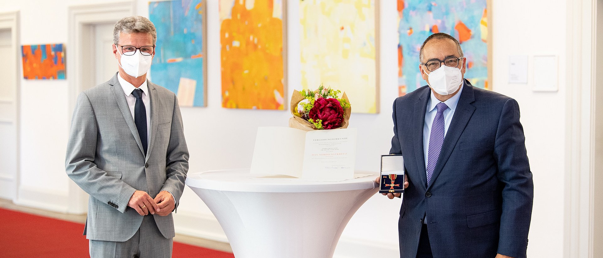 Bavaria's Minister of Science Bernd Sibler (left) and Prof. Helmut Krcmar