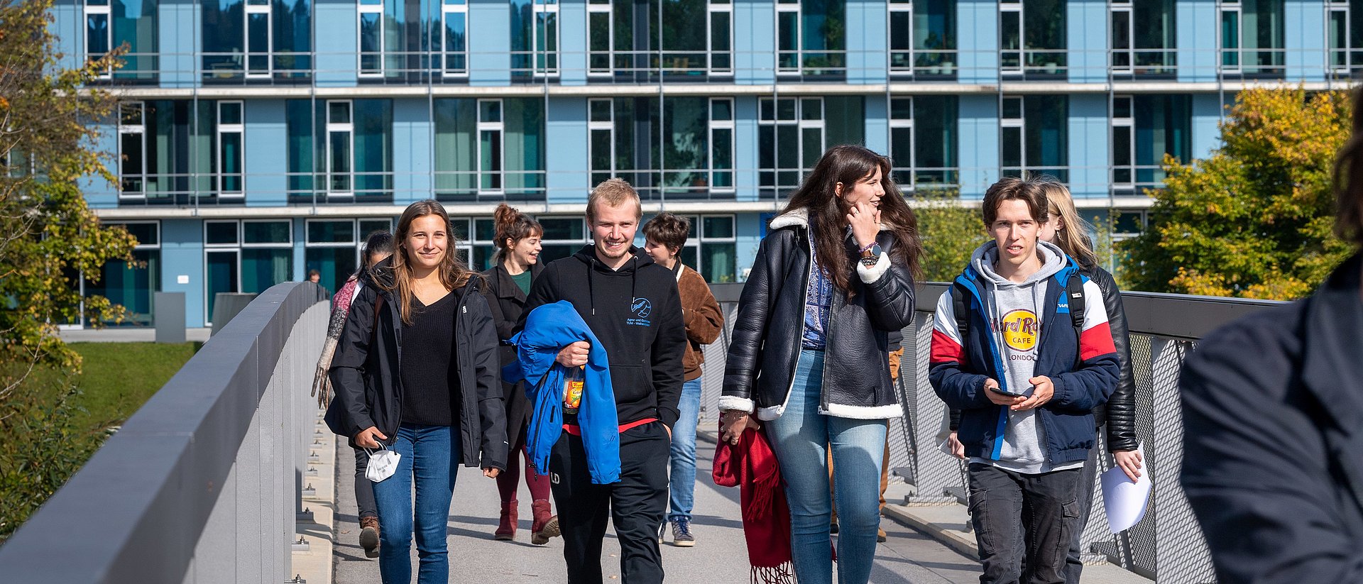 Studierende am Campus in Weihenstephan