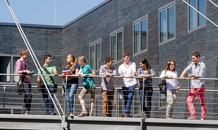 Students at the TUM campus