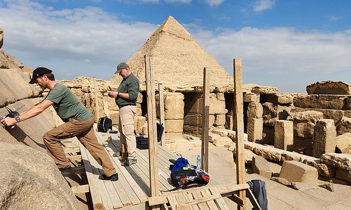 Forschungsarbeiten an der Menkaure-Pyramide