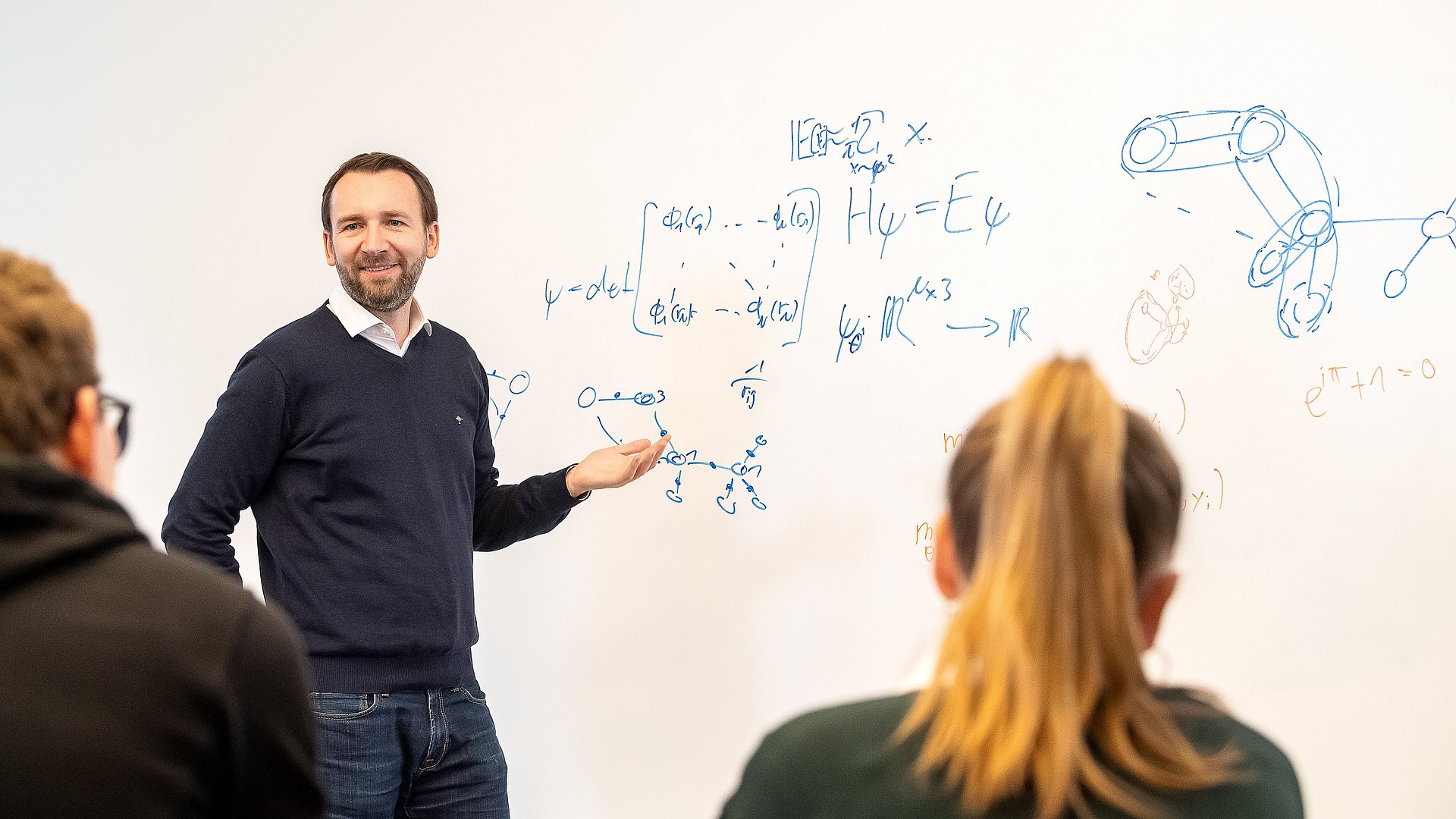 Doktoranden Seminar mit Prof. Dr. Stephan Günnemann am Munich Data Science Institute (MDSI) der TUM.