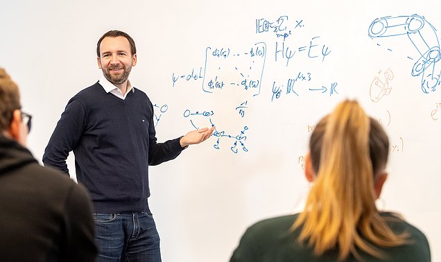 Prof. Stephan Günnemann forscht im Bereich Maschinelles Lernen und Datenanalyse