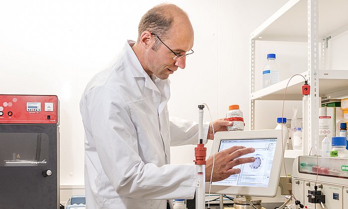 Andreas Pichlmair ist Professor für Immunpathologie von Virusinfektionen am Institut für Virologie der TUM.