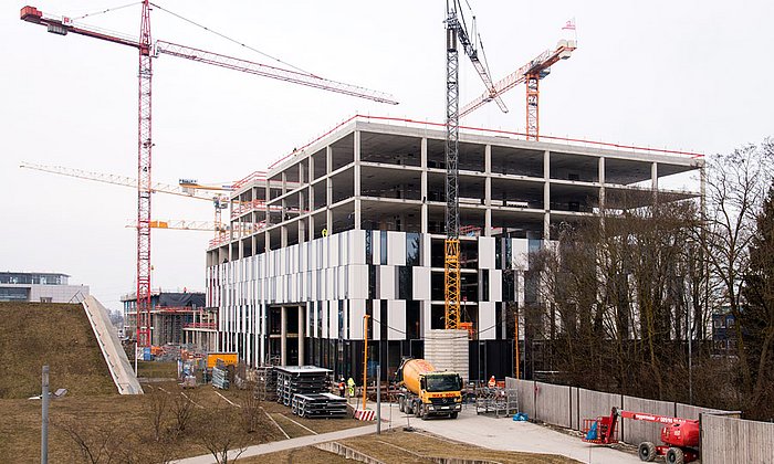 The southern part already shows how the future facade of „GALILEO“ will look like - Photo: Andreas Battenberg / TUM