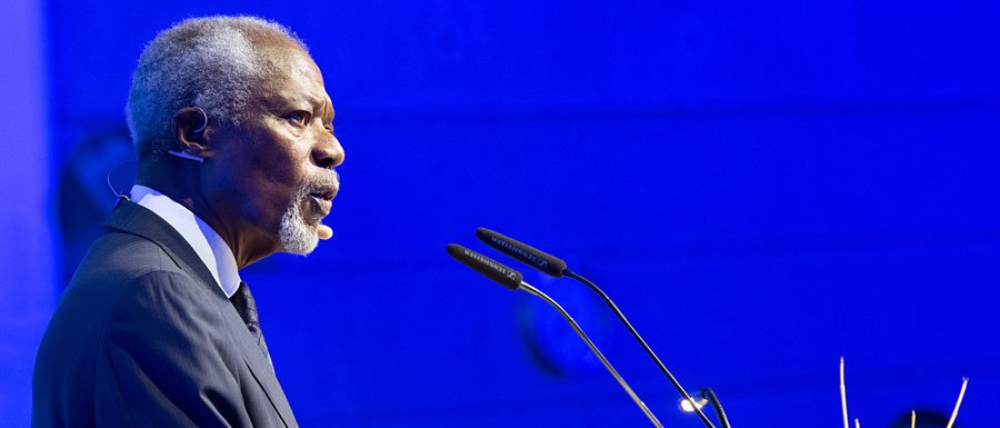 Kofi Annan urges the students to engage in political debate. (Image: U. Benz / TUM)