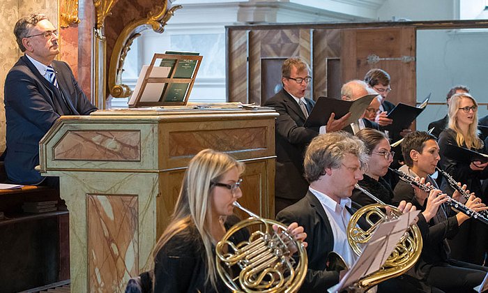 Wolfgang A. Herrmann an der Orgel der ehemaligen Klosterkirche Raitenhaslach beim Gottesdienst zur Eröffnung des TUM Akademiezentrums Raitenhaslach.