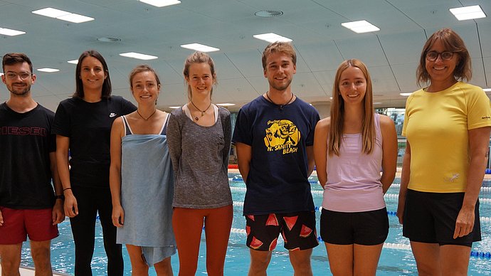 Dr. Christine Hoffmann (r.) hat in den vergangenen Wochen insgesamt 15 Sportlehramts-Studierende ausgebildet