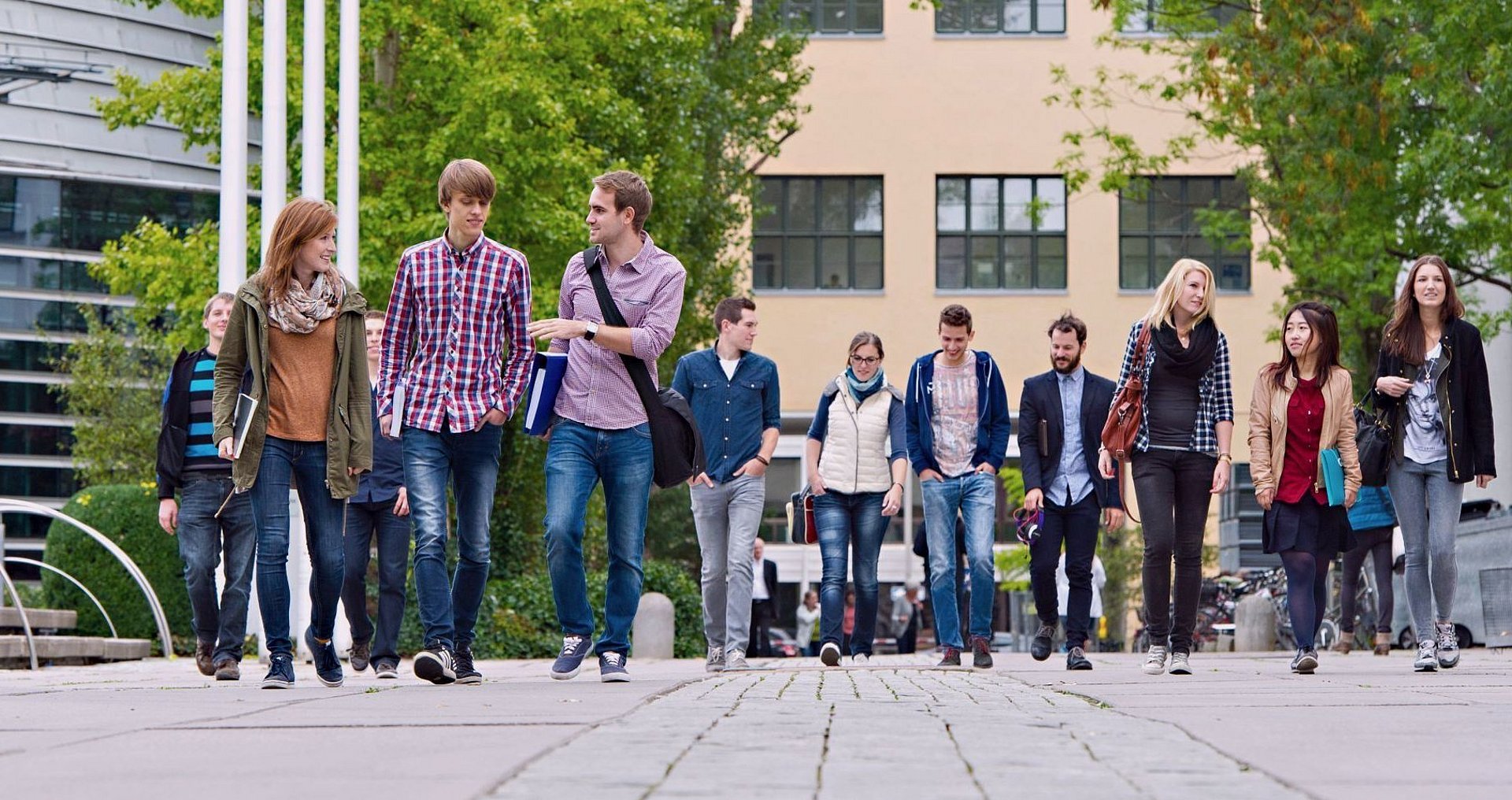 Students walking along the central campus court yard of TUM in Munich Recipients of the German national scholarship program Deutschlandstipendium walking as a group along the central campus court yard of TUM in Munich