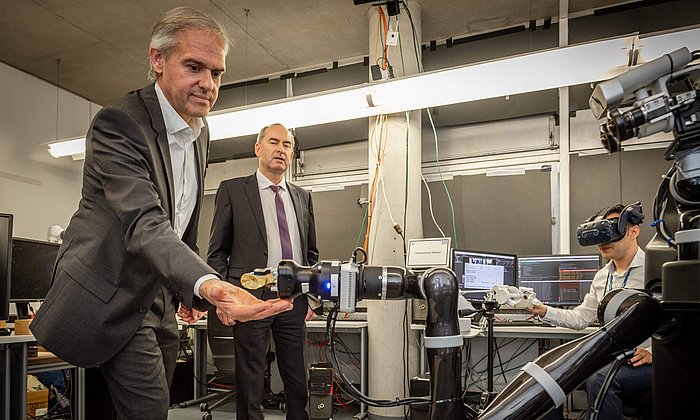 Bavarian Minister of economic affairs Hubert Aiwanger visits the 6G Future Lab Bavaria