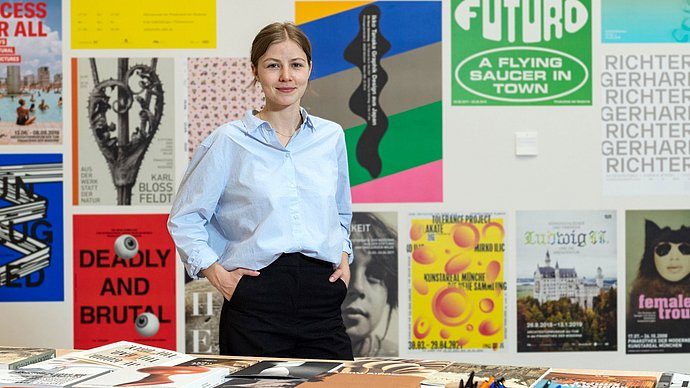 TUM-Studentin und Kuratorin der Jubiläumsausstellung in der Pinakothek der Moderne Ella Neumaier