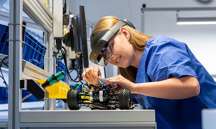 Student in the digital laboratory for teacher training.