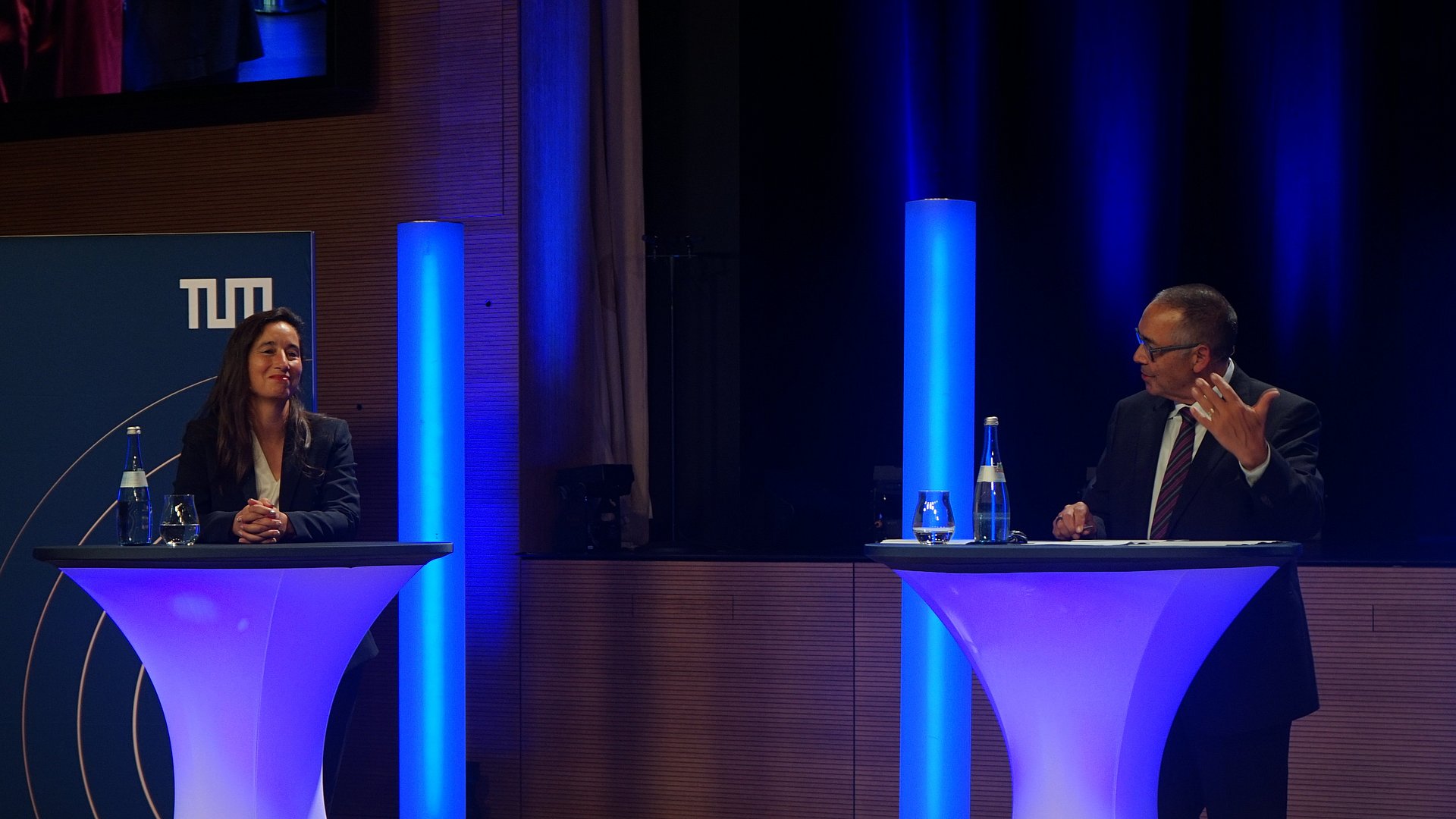 TUM Talk am Campus Heilbronn Jutta Balletshofer, Personalverantwortliche bei Organon, diskutiert mit Prof. Helmut Krcmar.