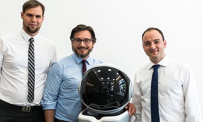 The winners of the Future Prize 2017: Prof. Sami Haddadin, Dr. Simon Haddadin and Dipl. -Inf. Sven Parusel with a sensitive and intuitive robot assistant. (Photo: Ansgar Pudenz)