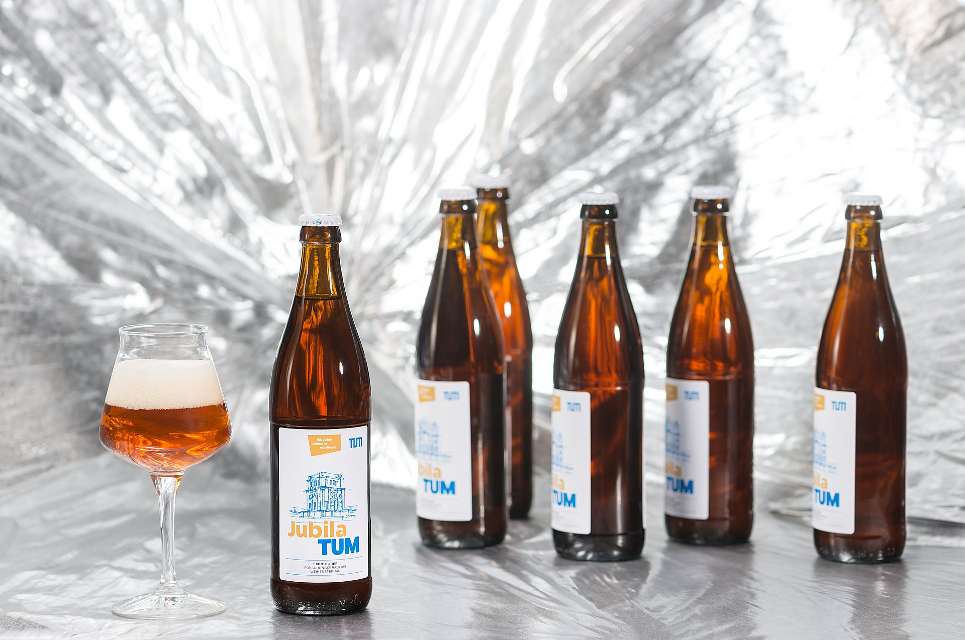 JubilaTUM is a hoppy bottom-fermented export-beer, which is produced for the anniversary year. (Photo: U. Benz/ TUM)