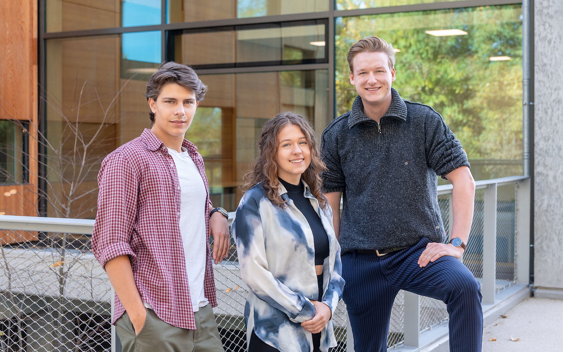 Die TUM-Studierenden Matteo Bifone, Olivia Mrozinski und Philipp Schabert (v.l.n.r.) gehören zu den EU Bioeconomy Youth Ambassadors.