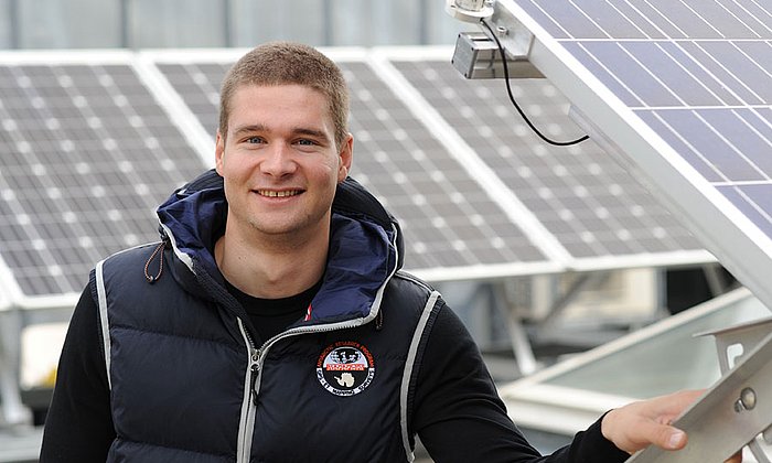 Bachelorarbeit über Photovoltaik: Johannes Lochner gehört zur deutschen Bobfahrer-Elite und studiert Elektrotechnik an der TU München. (Foto: Maren Willkomm)