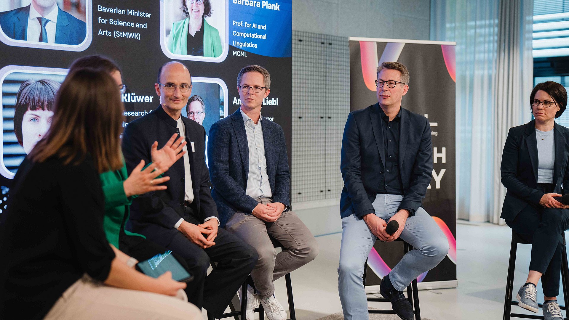 Podiumsdiskussion beim Munich AI Day im Werksviertel Podiumsdiskussion beim Munich AI Day im Werksviertel