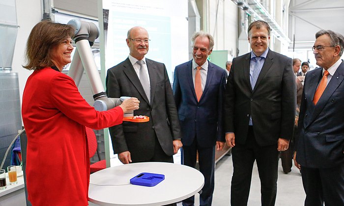 (left to right) State Minister of Economic Affairs Ilse Aigner, Prof. Gunther Reinhart, Prof. Klaus Drechsler, Prof. Wolfram Volk and TUM-President Wolfgang A. Herrmann.
