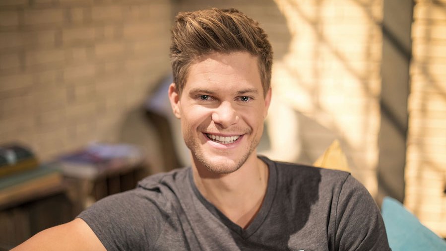 "Good to know": Philip Häusser, who completed his doctoral thesis at TUM, is co-moderator of a new show on BR Television. (Photo: BR/Markus Konvalin) "Good to know": Philip Häusser, who completed his doctoral thesis at TUM, is co-moderator of a new show on BR Television. (Photo: BR/Markus Konvalin)
