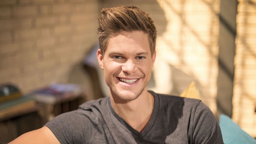 "Gut zu wissen": Philip Häusser hat an der TUM seine Doktorarbeit geschrieben und ist Co-Moderator der neuen Sendung im BR Fernsehen. (Bild: BR/Markus Konvalin) "Gut zu wissen": Philip Häusser hat an der TUM seine Doktorarbeit geschrieben und ist Co-Moderator der neuen Sendung im BR Fernsehen. (Bild: BR/Markus Konvalin)
