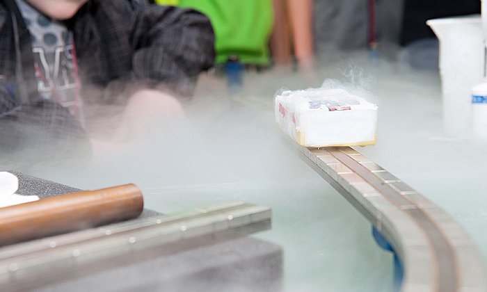 High-temperature superconductor cooled with liquid nitrogen. The prediction if and when a material becomes superconducting depends decisively on whether excitations require energy or not. However, a prediction of that property is more difficult than imagined, as an underlying mathematical problem has proven to be unsolvable in principle. - Photo: Ulli Benz / TUM