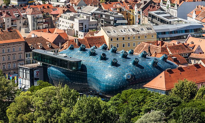 Die Bilder zeigen das Kunsthaus Graz, das Kultur- und Kongresszentrum Luzern und das phano in Wolfsburg.