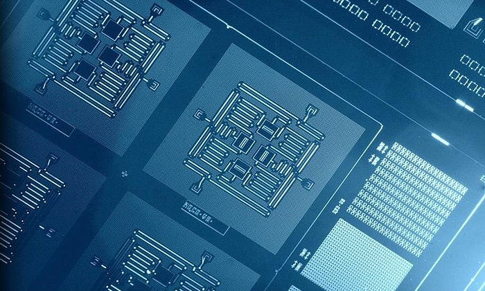 Layout of IBM's four superconducting quantum bit device. (Image: IBM Research, https://www.flickr.com/photos/ibm_research_zurich/16662697764/in/album-72157663611181258/)