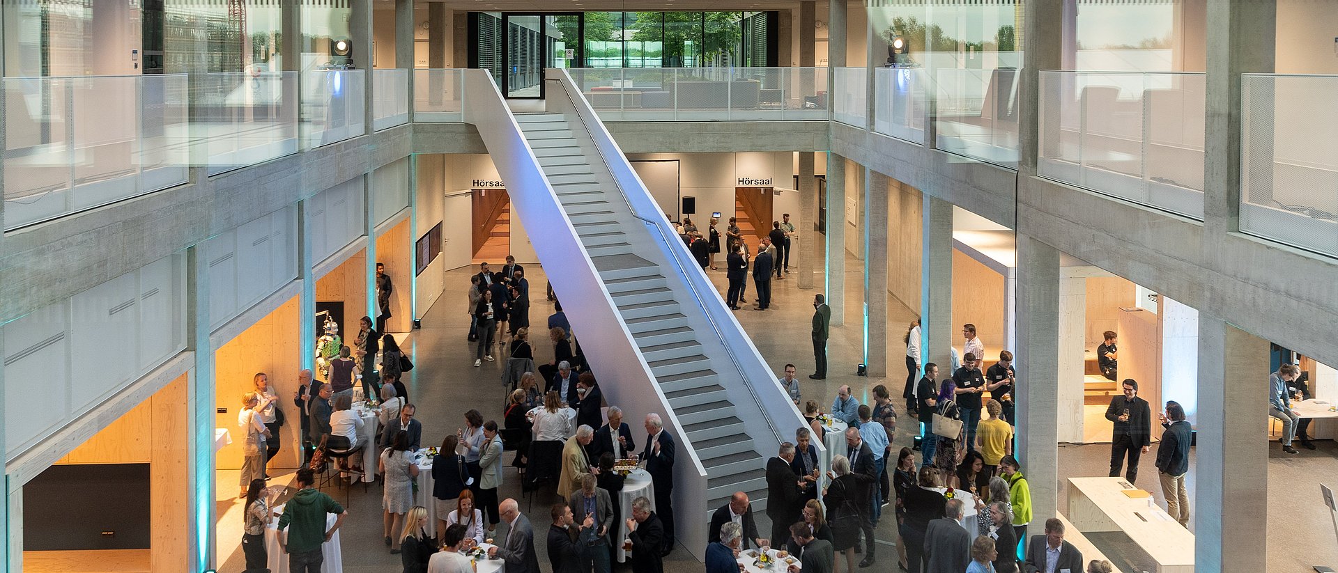 View into the foyer of the new Electrical Engineering and Information Technology building in Garching: The first phase of the new building was opened on May 10.